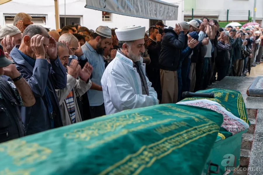 Manisa'daki feci kazada hayatını kaybeden aile son yolculuğuna uğurlandı 7