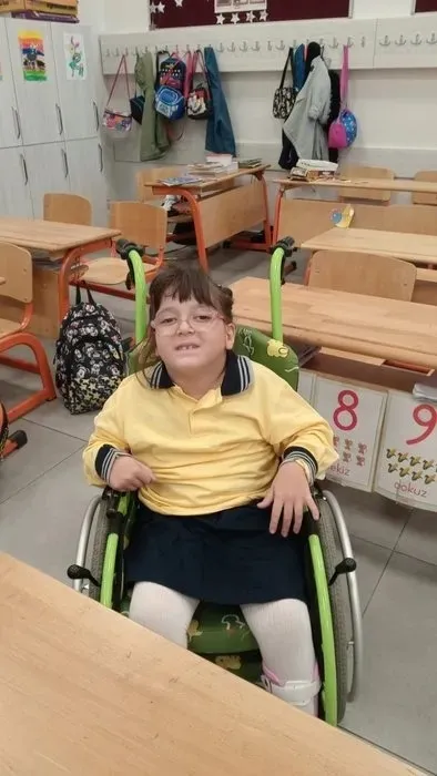 1745665061507.jpeg Engelli çocuğa 23 Nisan’ı bile çok gördüler