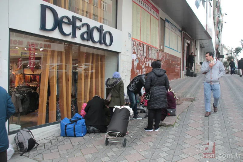 Kalleş saldırı sonrası Türkiye kapıları açtı! Edirne'de göçmenler Yunanistan sınırına yürüyor 22