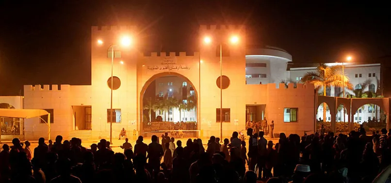 Sudan Devlet Başkanı Ömer El Beşir görevi bıraktı!