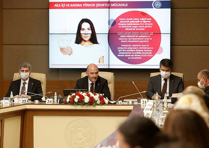 İçişleri Bakanı Soylu’dan kadına şiddetle ilgili yeni talimat: Savsaklama varsa hesabını sorarım