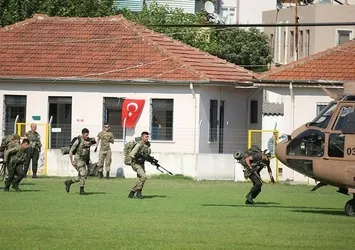 Marmaris'te komando sevkiyatı!