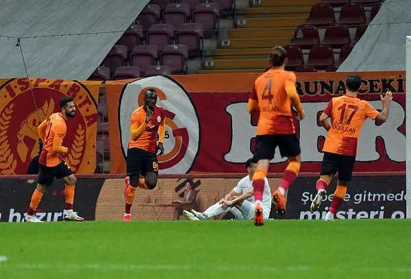 galatasaray-hatayspor-macinin-ardindan-fatih-terimden-flas-aciklama-1607194682534.jpg Galatasaray - Hatayspor maçının ardından Fatih Terim'den flaş açıklama: Sürprizlerimiz olacak - 2
