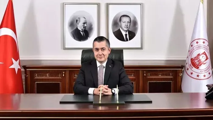 İşte Ahmet Özer’in gözaltına alınma anları! Evinde yapılan arama görüntülendi | Esenyurt Belediyesi’nin mali işlemleri mercek altında