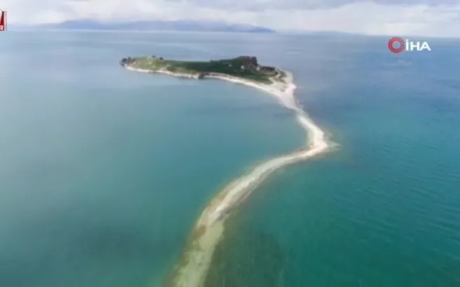 Van Gölü’nde su seviyesi düştü