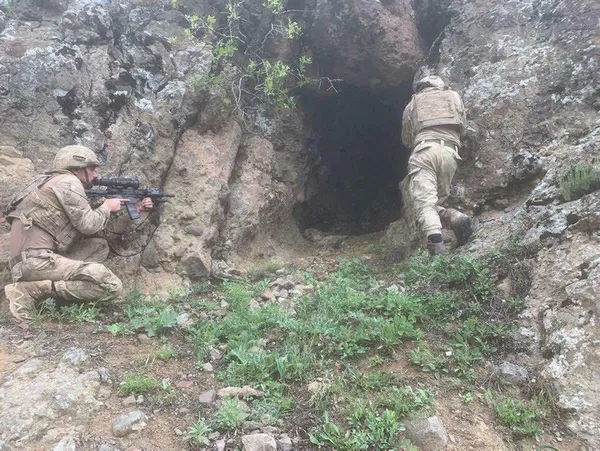 1652416493267.jpg PKK'nın tepe ismi Ekrem Üstek'e nokta vuruş! SİHA bulunduğu evde etkisiz hale getirdi - 2