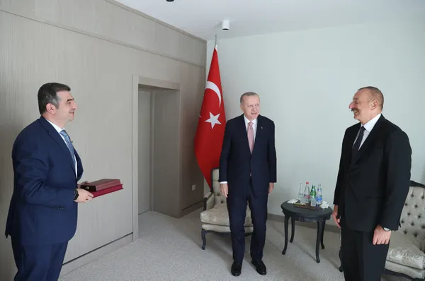 son-dakika-susa-beyannamesi-imzalandi-baskan-erdogan-ve-aliyevden-onemli-aciklamalar-1623765523166.jpg Son dakika: Şuşa Beyannamesi imzalandı! Başkan Erdoğan ve Aliyev'den önemli açıklamalar - 3