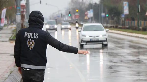 1616858280844.jpg Yüksek ve çok yüksek riskli illerde sokağa çıkma kısıtlaması başladı! İstanbul Ankara ve İzmir'de pazar günü dışarı çıkılabilir mi? Pazar günü market ve kafeler açık mı? - 8