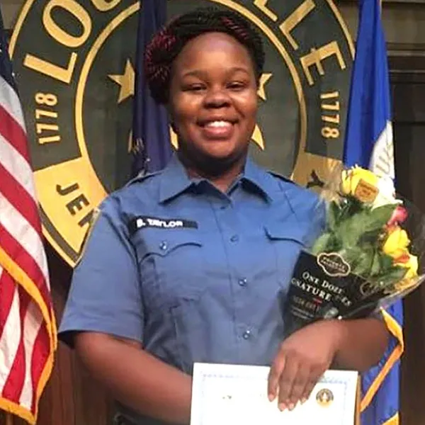 ABD polisi tarafından öldürülen siyahi Breonna Taylor'ın ailesine 12 milyon dolar - 1