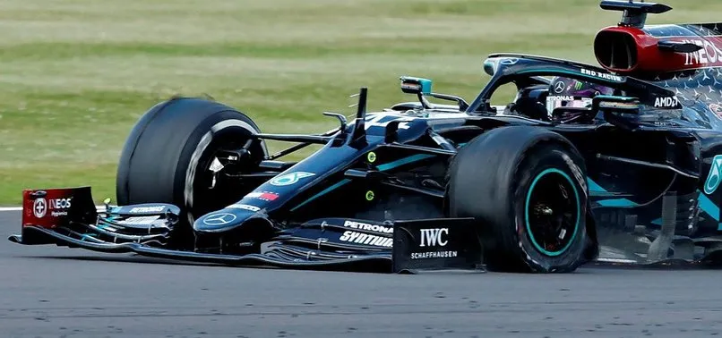Formula 1'de müthiş son! Hamilton patlak lastikle yarışı kazandı