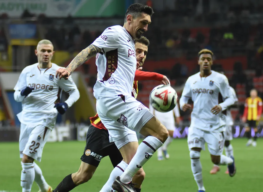 firtina-deplasmanda-doludizgin-trabzonspor-3-puani-3-golle-aldi-1773083481857.jpg Fırtına deplasmanda doludizgin! Trabzonspor 3 puanı 3 golle aldı - 2