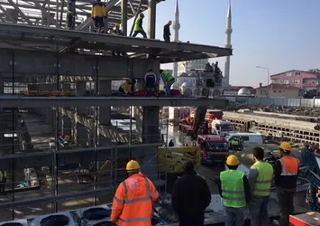 Okmeydanı'nda işçiler çatıdan düştü!