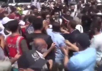 İstanbul'da sağlıkçıların eyleminde polise tokat atan astsubay gözaltına alındı!