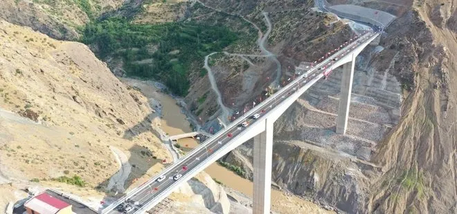 Türkiye’nin en yüksek 2. köprüsü Beğendik’ten 1 yılda 1 milyon 750 bin araç geçti