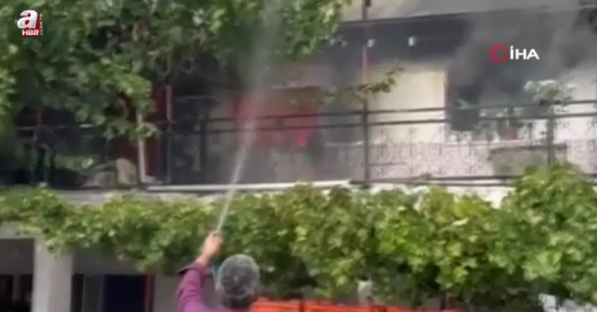 Manisa'da ev yangını