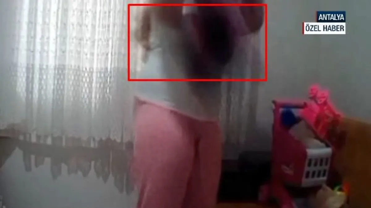 İşte insanlığın bittiği anlar! Cani anne 1 yaşındaki yavrusunu öldüresiye dövdü