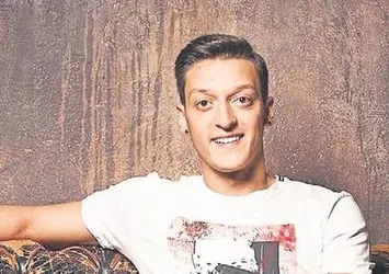 Mesut Özil, Hadise'nin peşinde