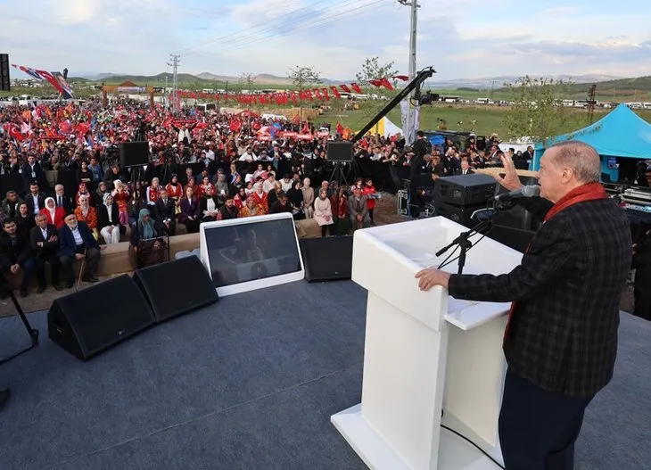 Başkan Erdoğan Gaziantep'te köy evinde vatandaşlarla bir araya geldi