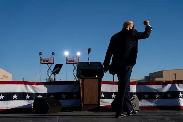 donald-trumpin-arizonadaki-mitinginde-f-16-sesleri-1603943656111.jpg Donald Trump'ın Arizona'daki mitinginde F-16 sesleri! - 2