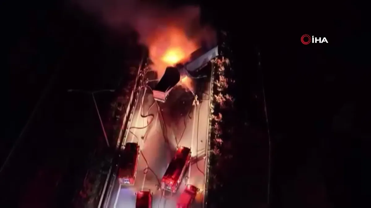 Manisa’da kaza yapan TIR’lar alev aldı