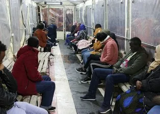 Yunan güvenlik güçlerinin düzensiz göçmen teknesine ateş açtı