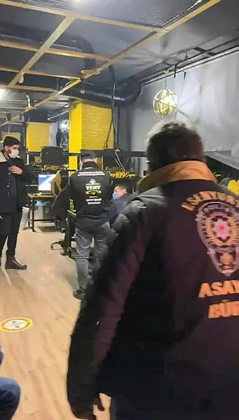 Koronavirüs tedbirlerine rağmen oyun partisi düzenleyen gamerlara ceza yağdı - 5