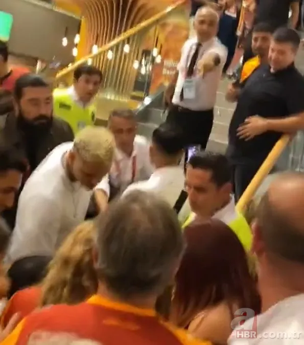 Mauro Icardi'nin görüntüsü olay oldu! Taraftara kafa mı attı? 3