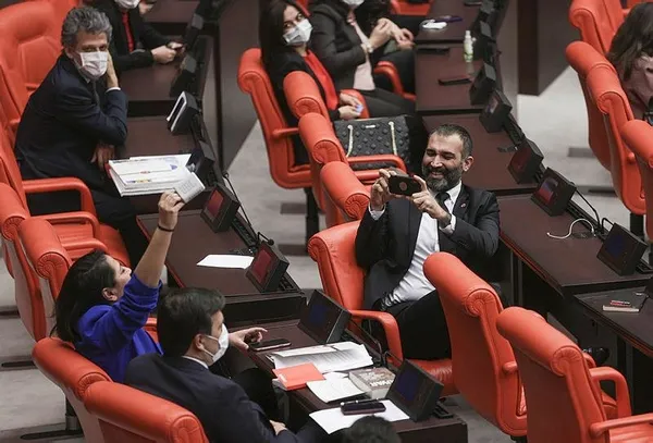 TİP’li Sera Kadıgil Gazi Meclis’te haddini aştı! TBMM’de büyük hadsizlik