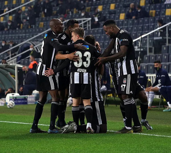 Son 10 yılın derbi şampiyonu kim? Beşiktaş mı? Fenerbahçe mi? Galatasaray mı? İşte devlerin derbi karnesi...