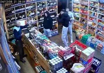 Tekel bayisinde sahte içki kavgası! Kız arkadaşı fenalaşınca iş yerini bastı