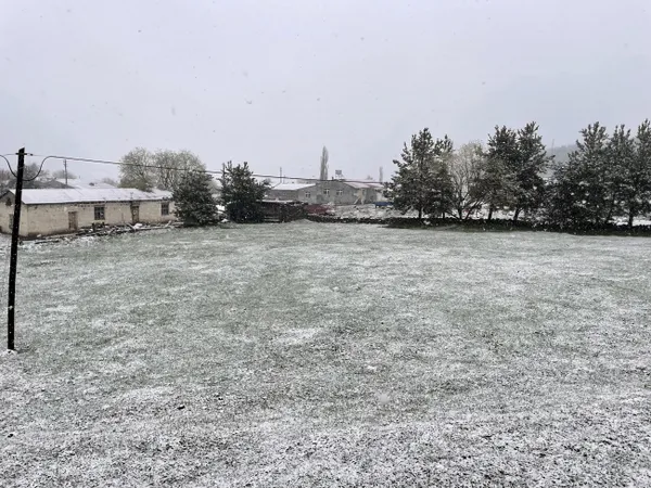 1651485968049.jpg Bayramın ilk günü "kar" sürprizi! Ardahan beyaza büründü - 1
