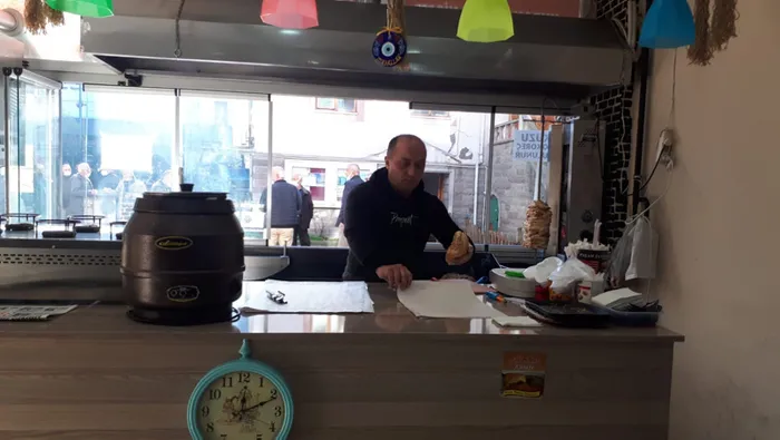 Tepki çeken görüntü! 23 kez ceza kesilen dönerci 'Genelge beni bağlamaz' deyip yaptı - 1