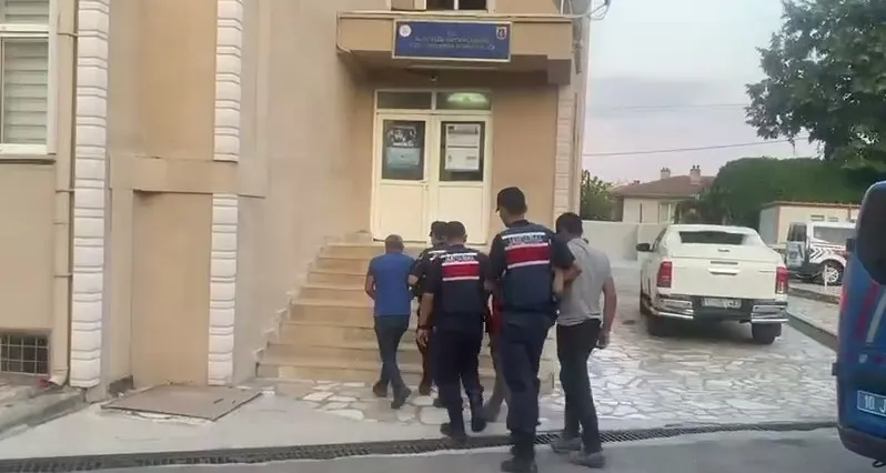 yesil-vatana-dokunan-yaniyor-orman-yanginlarina-iliskin-adli-bilanco-aciklandi-1786873275347.jpeg Yeşil Vatan'a dokunan yanıyor! Orman yangınlarına ilişkin adli bilanço açıklandı: 8 ilde 11 tutuklama - 1