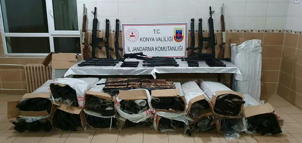 Kargoyla Hakkari'ye gönderilen 340 tüfek ele geçirildi - 1