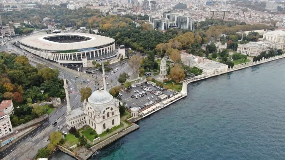 İstanbul'un yalı camileri mimarileriyle hayran bırakıyor