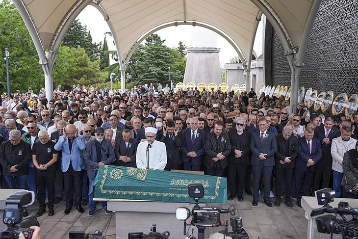 İlhan Şeşen son yolculuğuna uğurlandı! Cenaze töreninde talihsiz olay