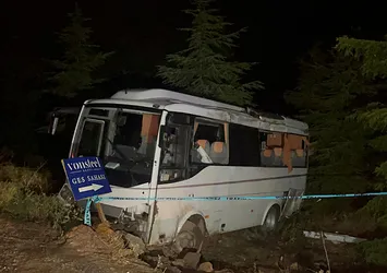Eskişehir'de midibüs yoldan çıktı 14 polis memuru yaralandı