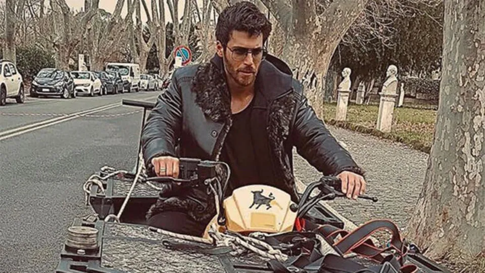 Can Yaman'ın montunun fiyatı dudak uçuklattı