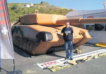 Afrin'de teröristleri rezil eden tank!