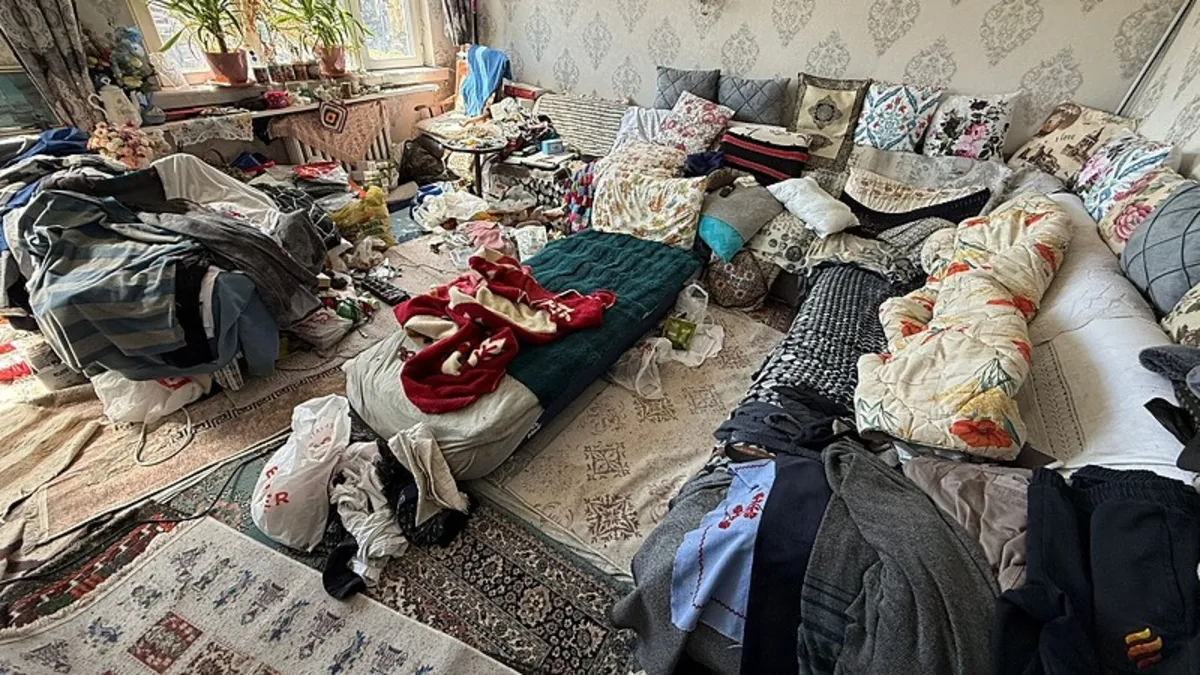 Eskişehir'deki evden 1 ton çöp çıkarıldı