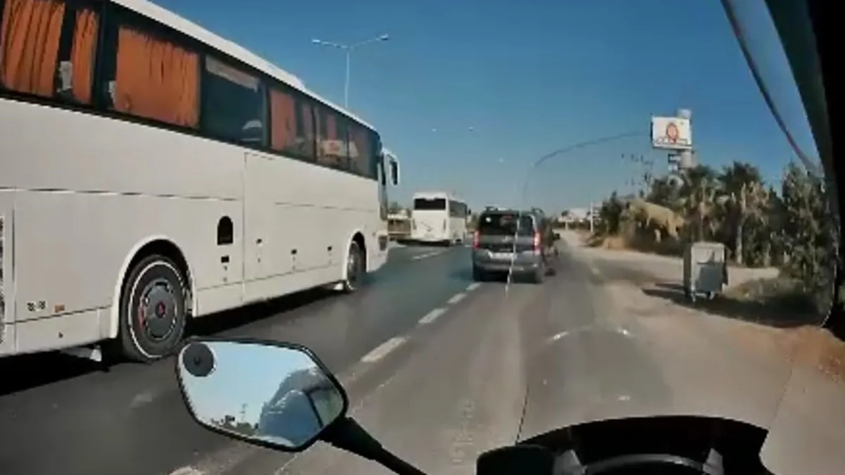 Müşteri almak için duran taksiye çarptı: 1 yaralı