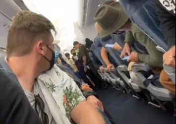 TikTok'ta milyonlar izledi! Yolcular ilk başta ne olduğunu anlamadı