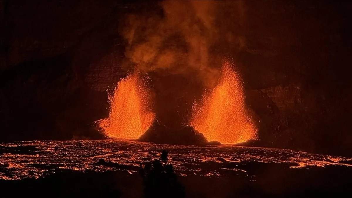 Hawaii'de Kilauea Yanardağı 300 metre yüksekliğe lav püskürttü