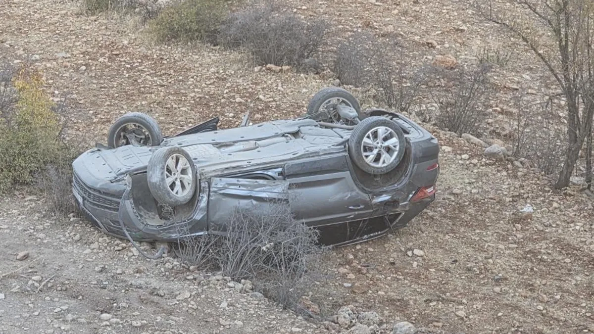 Mardin’de kontrolden çıkan araç takla attı: 2 yaralı