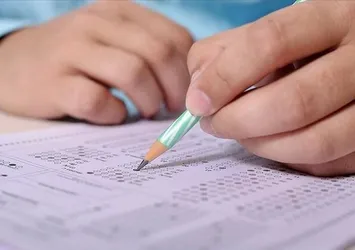 Son dakika: LGS sonuçları açıklandı! MEB liselerin kontenjanlarını ve yüzdelik dilimlerini duyurdu