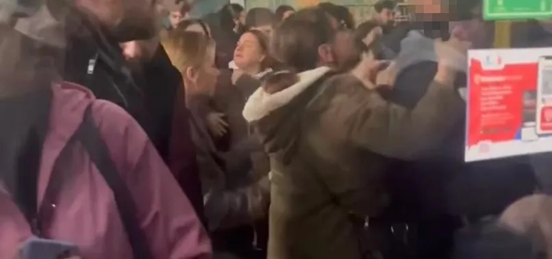 Zincirlikuyu’da metrobüse binemedim kavgası kamerada