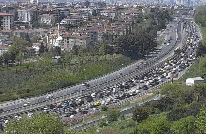 İstanbul’da trafik durma noktasına geldi! Yoğunluk yüzde 67