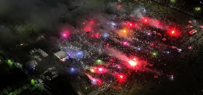 Trabzonspor’un şampiyonluk kutlamasında ışık şov! 176 bin taraftar katıldı