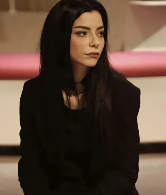 Merve Boluğur’dan bomba gibi estetik itirafı! ‘Gereksiz olduğunu düşünüyorum’