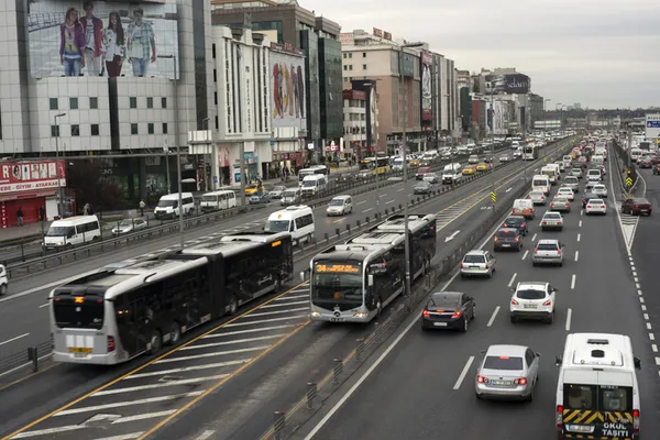 Son dakika: İstanbul’da akşam saatlerinde trafik yoğunluğu yaşanıyor